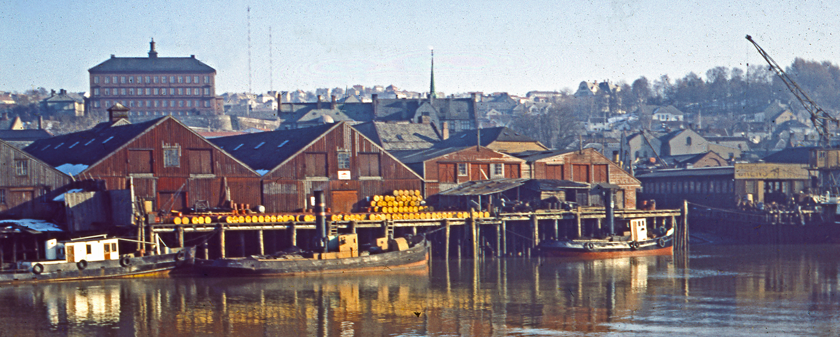 Nedre_Elvehavn_og_Ørens_Mekaniske_Verksted_(ca._1955)1700x683 Nedre Elvehavn og Ørens Mekaniske Verksted 1955